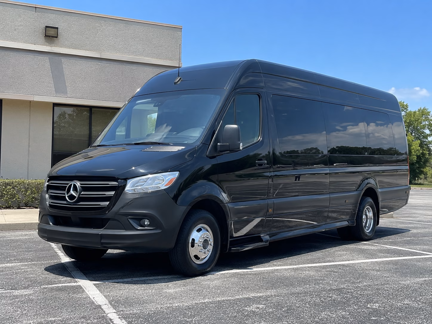 secure transportation for your next airport transfer 1